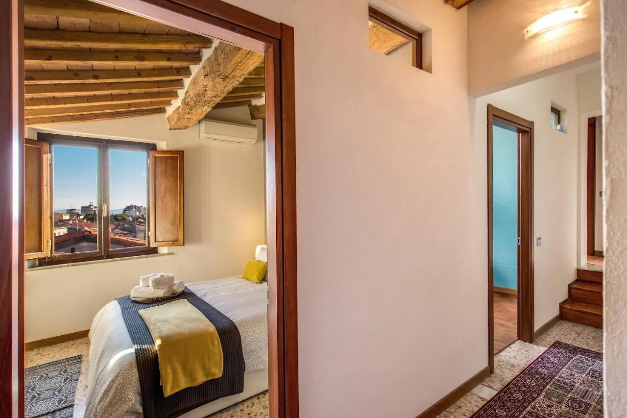Aweshomeitaly - Lungarno Bellavista Penthouse Pisa 0*,  Italy