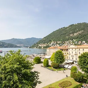 Piazza Cavour View - By Myhomeincomo Holiday home Como