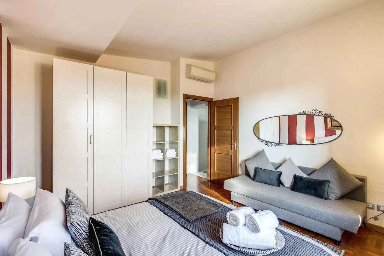 Aweshomeitaly - Lungarno Bellavista Penthouse Pisa Apartment