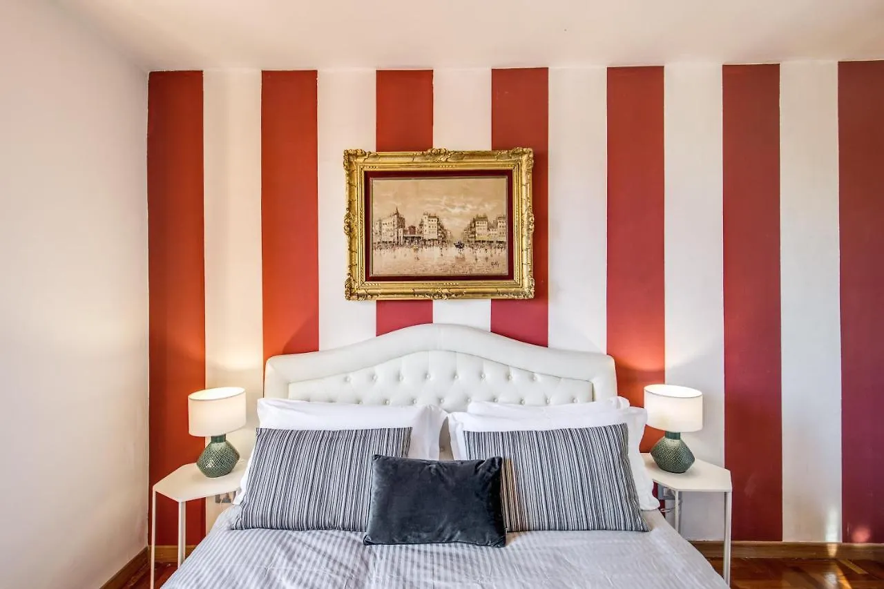 Aweshomeitaly - Lungarno Bellavista Penthouse Pisa Apartment