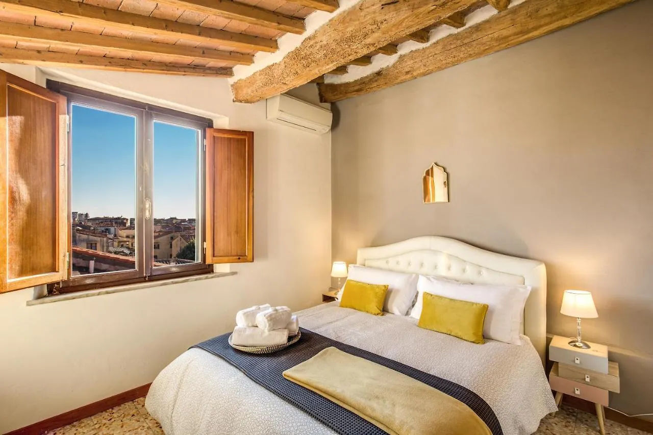 Aweshomeitaly - Lungarno Bellavista Penthouse Pisa Apartment