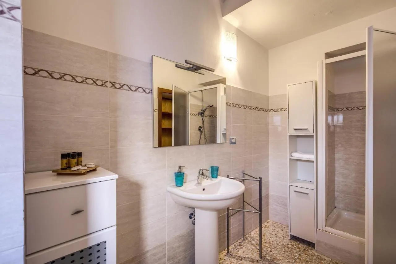 Aweshomeitaly - Lungarno Bellavista Penthouse Pisa Apartment