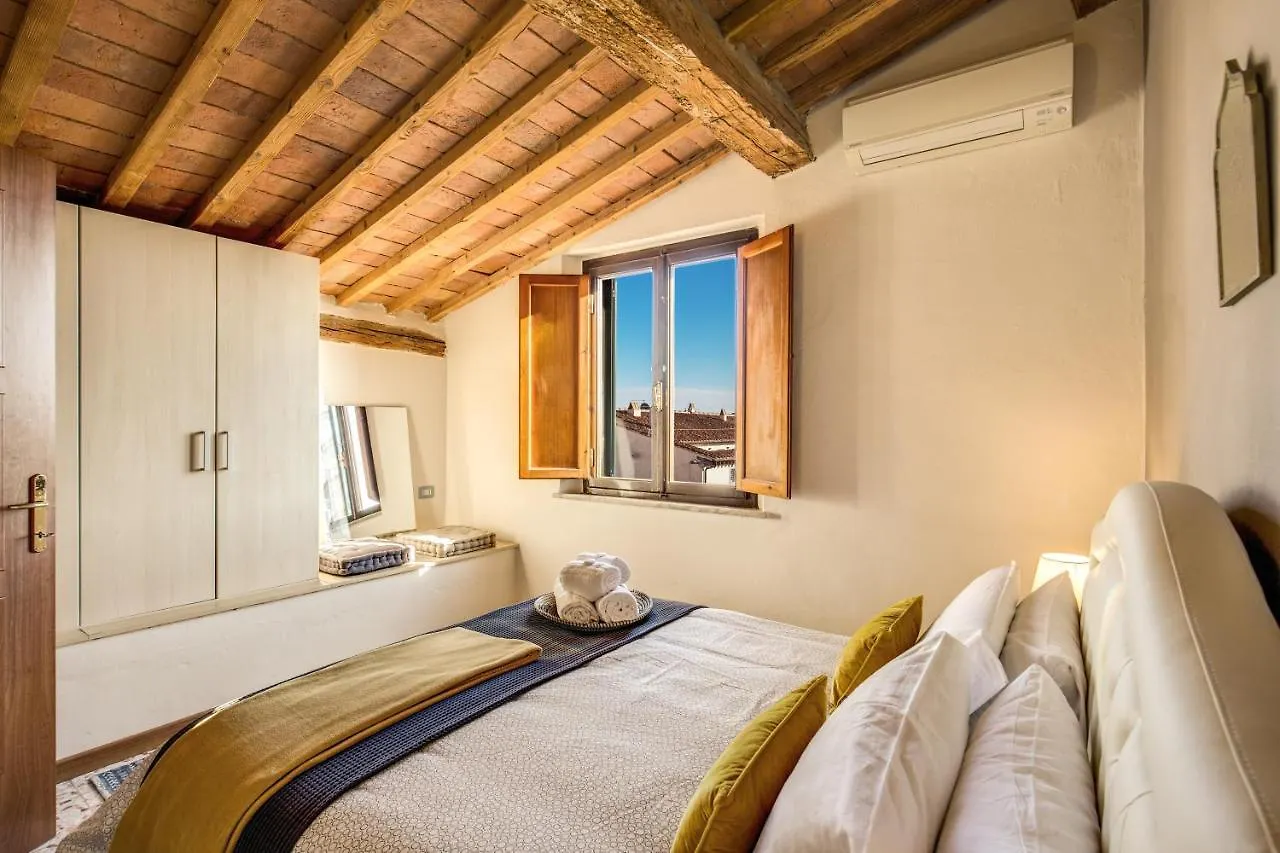 Apartment Aweshomeitaly - Lungarno Bellavista Penthouse Pisa